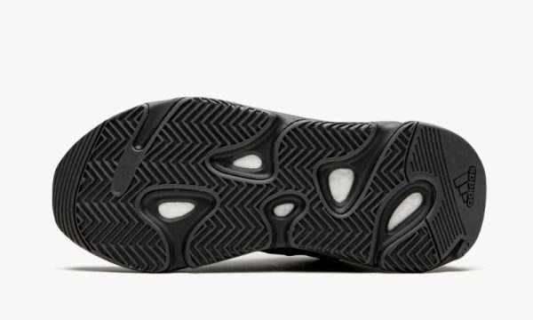 adidas-yeezy-yeezy-boost-700-mnvn-triple-black_15129366_27542826_800