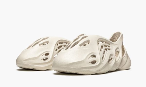 adidas-yeezy-yeezy-foam-rnnr-ararat_15625937_33431908_800