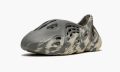 adidas-yeezy-yeezy-foam-rnnr-mxt-moon-gray_16658090_32534338_800